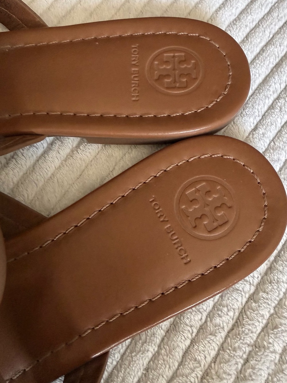 Tory Burch Leather Logo Thong Sandals in Brown - Picture 5 of 9